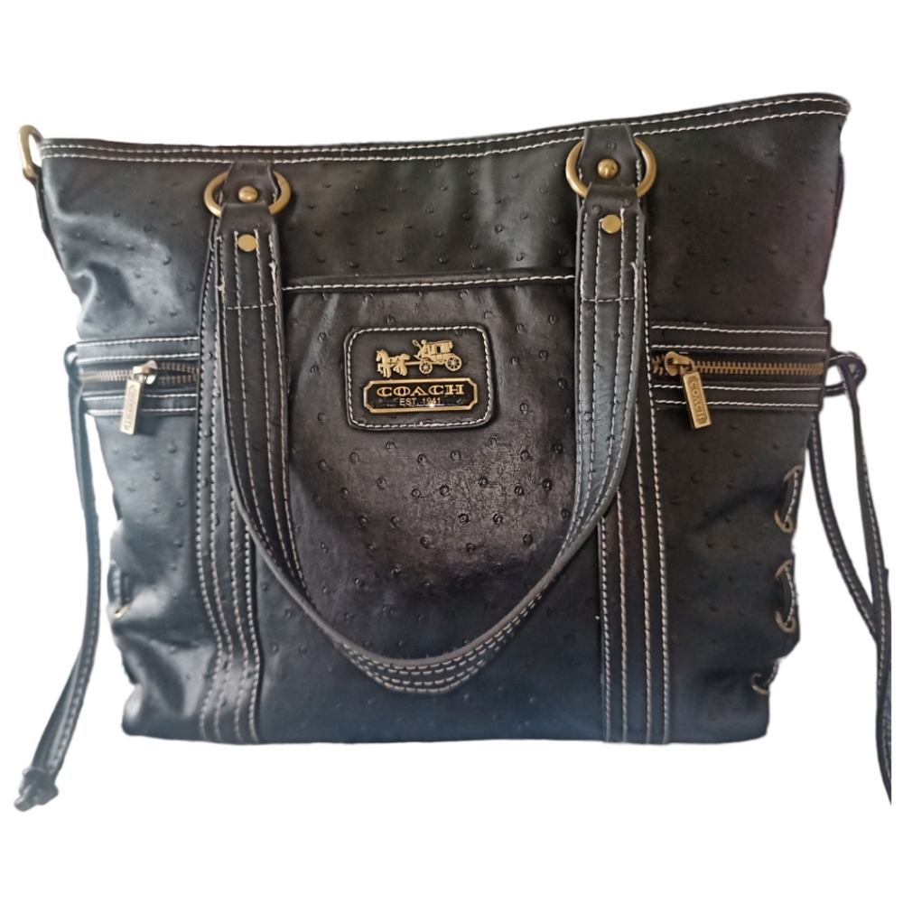- Coach leather shoulder bag black pebble